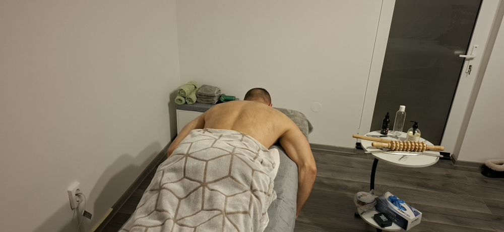 Masaj de relaxare / terapeutic /anticelulitic / sportiv
