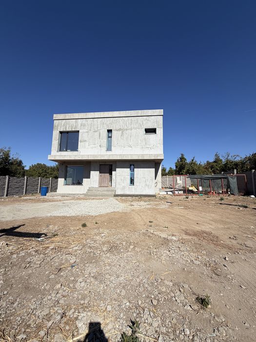 Vand Casa Carcea Centru Spate Stadion,10 min Craiova
