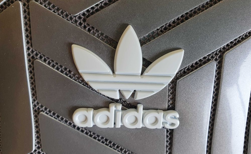 Чисто нова раничка Adidas.