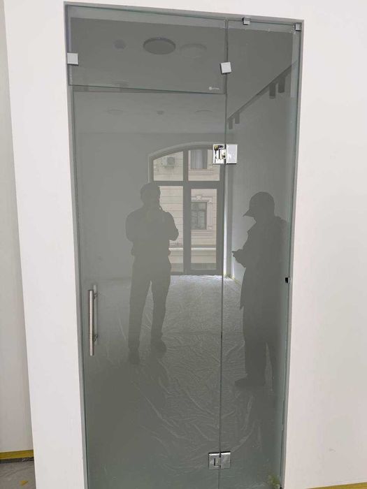 Дверь стеклянная