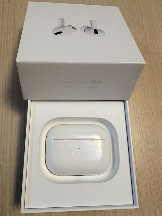 AirPods Pro si wireless charging case