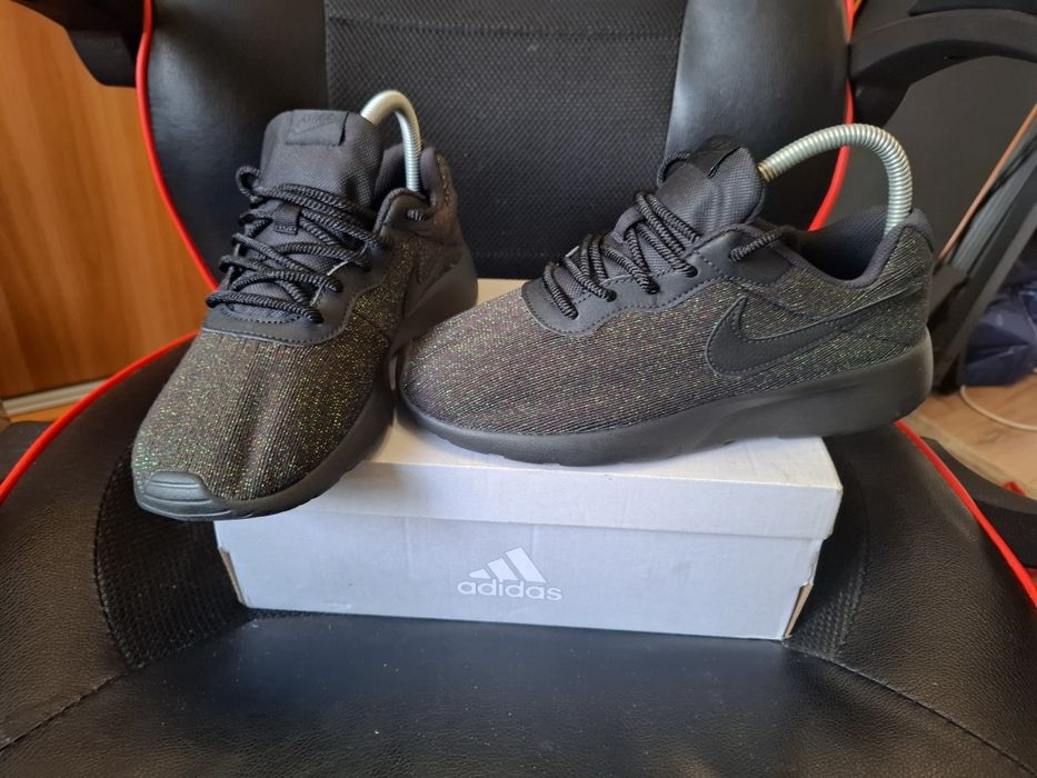 Nike Tanjun GS ca noi