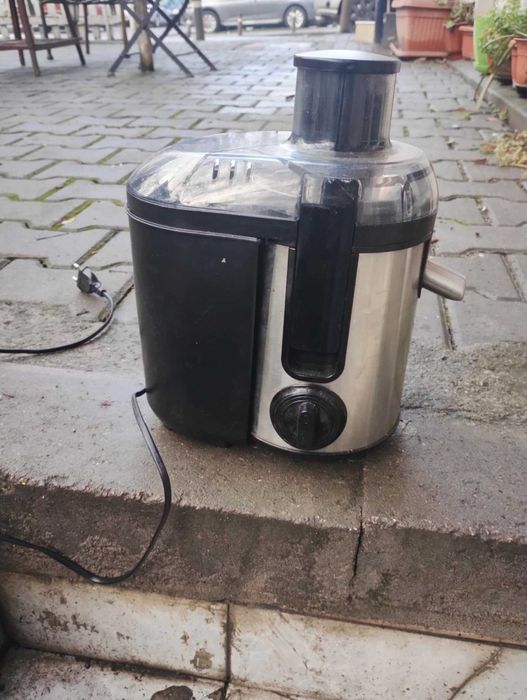 Сокоизтисквачка Delongi robo djet