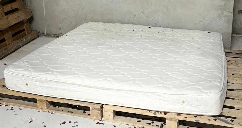 Б/у матрас в хорошем состоянии