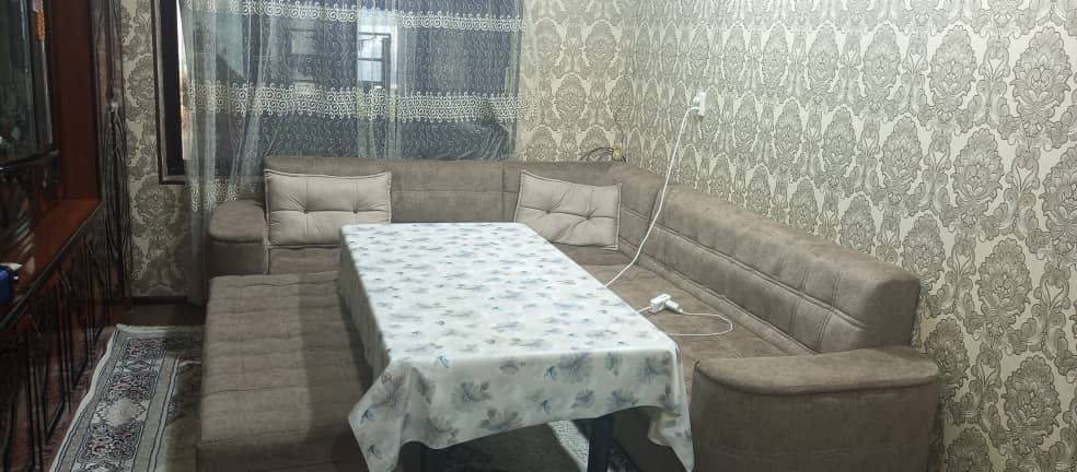 Stenka divan i stol
