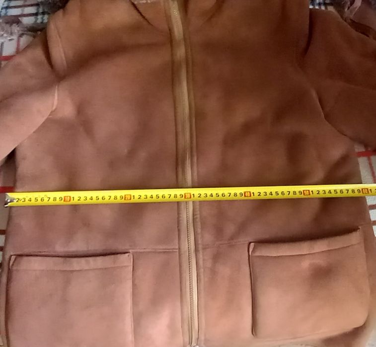 Продам,  дублёнку, очень тёплую,  с  капюшоном.