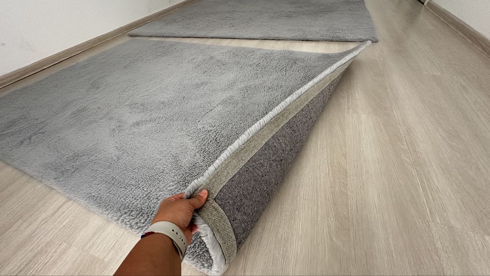 Vand doua covoare pufoase - culoarea gri