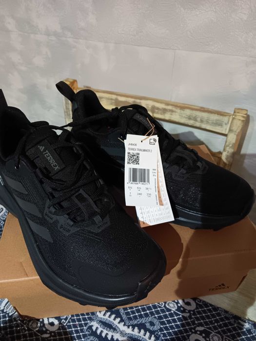 Дамски маратонки Адидас терекс,чисто нови,38.5 номер