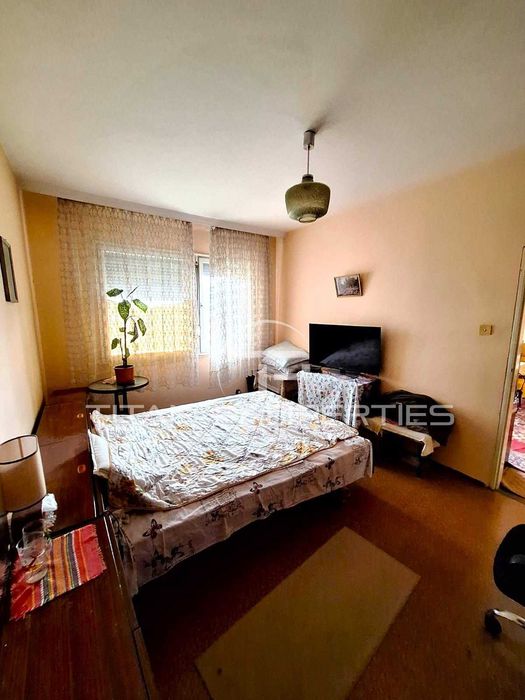 Тристаен апартамент в Центъра