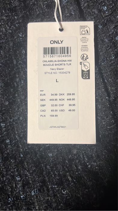 Pantaloni scurti tip fusta