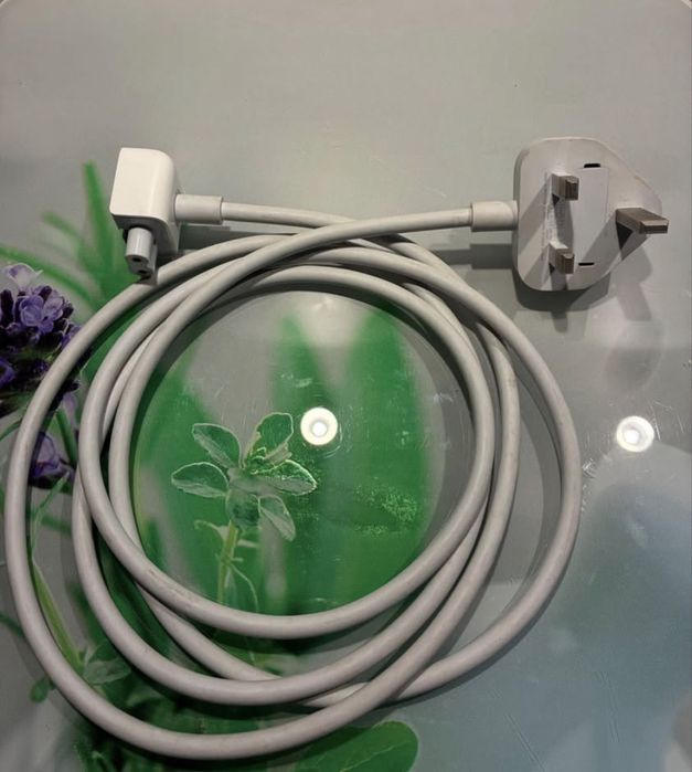 Разпродажба на електроника и аксесоари (Apple, UK, USB-C)