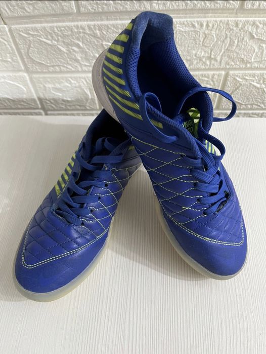 Бутсы футбольные