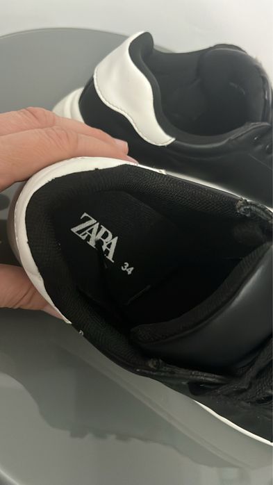 Adidasi baiat Zara
