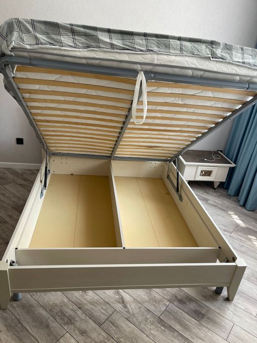 Двухспальная кровать 160*200