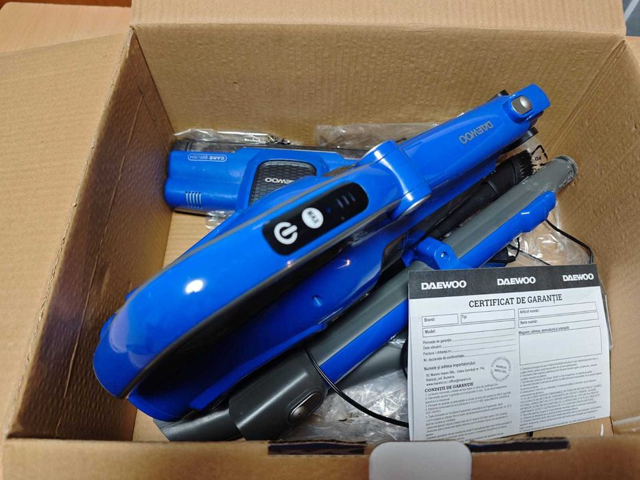 Vand Aspirator vertical Daewoo RSH-310GB-1, putere 130 W
