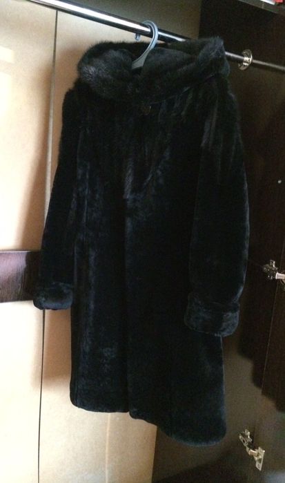 Продается шуба полунорка-полумутон  с капюшоном