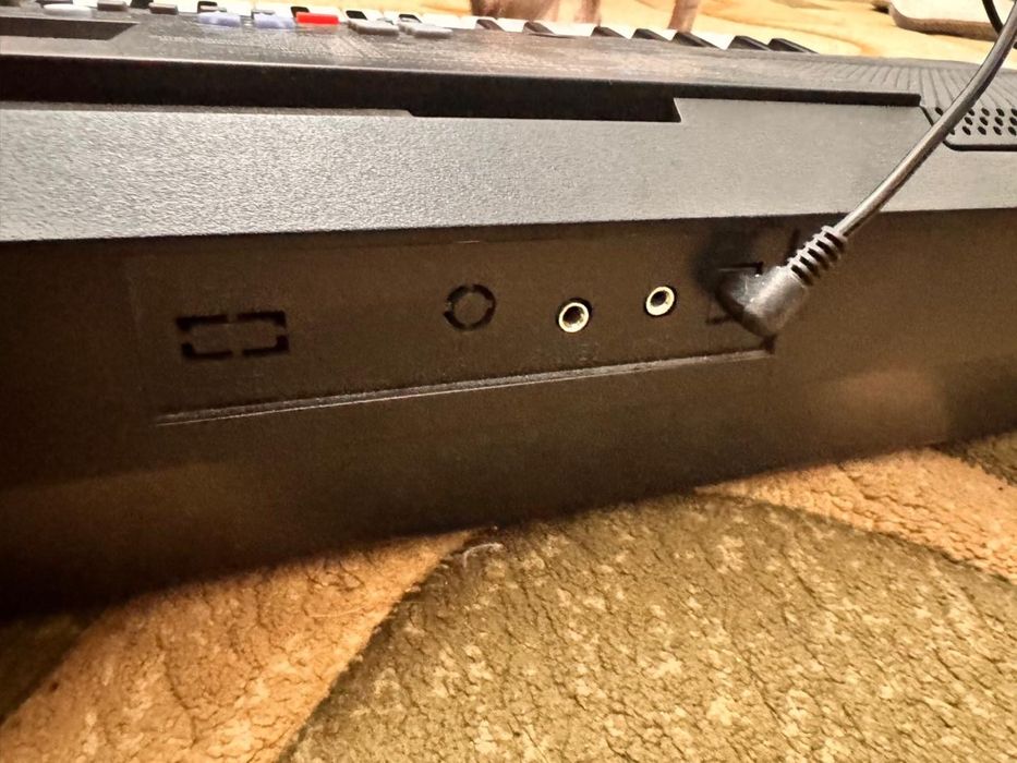 Новый синтезатор с подставкой