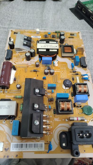 Placa logica  250  bn 9Placa de bază Smart TVSamsung 
Sursa bn 44-00875A
Pentru tv Samsung UE 40 ku 6472 original  sau UE  40 MU 6472