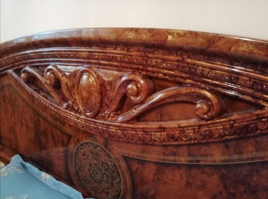 Продается спальный гарнитур