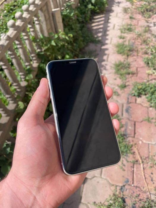 Продам iPhone 11 White