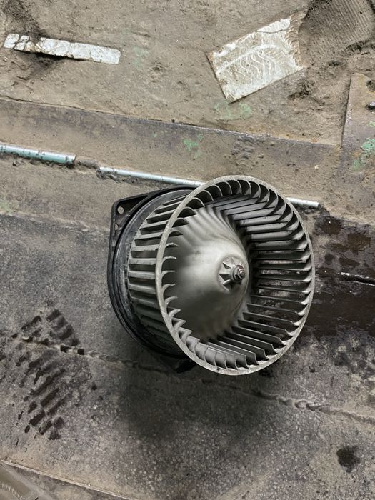 Продам вентилятор печки на субару.