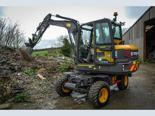 Inchiriez buldozer, curățare / nivelare teren, demolari , excavatii