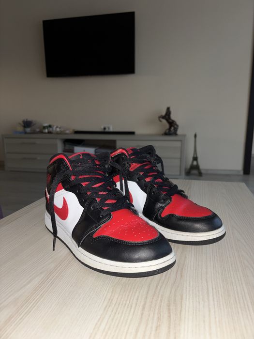 Air Jordan 1 Mid 'Black Fire Red'