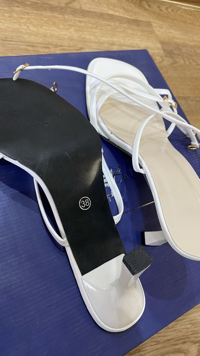 Белые босоножки, 38 размера