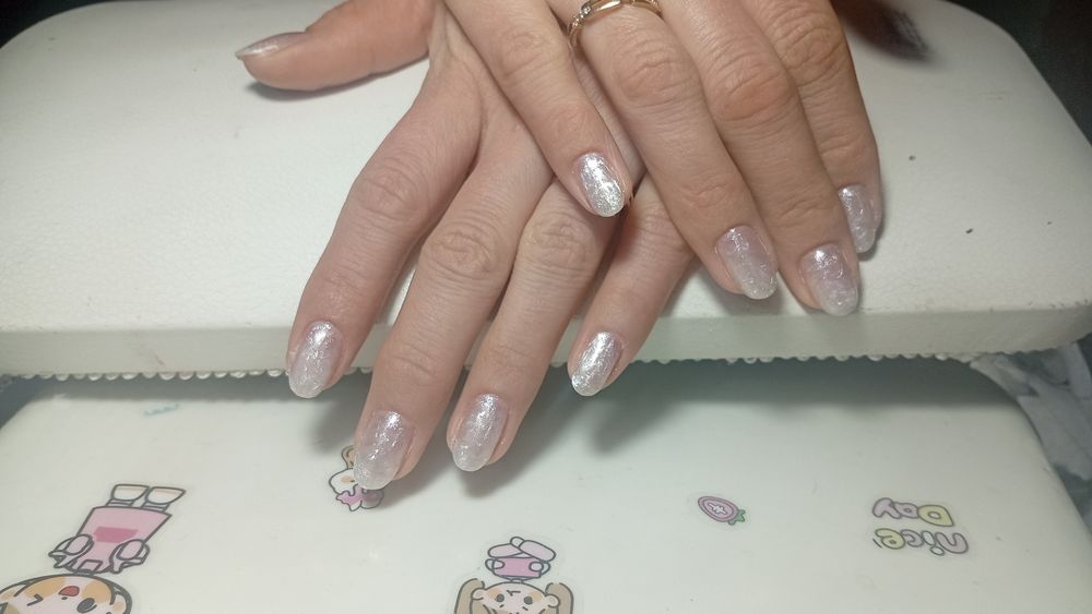 Маникюр и наращивание ногтей с дизайном...