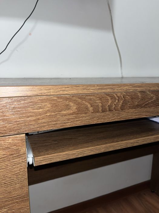 Birou Dedeman, cumparat acum un an