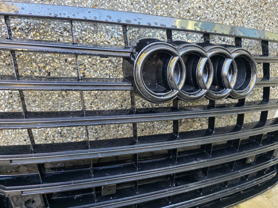 Решетка Audi S8 A8 D4 черна