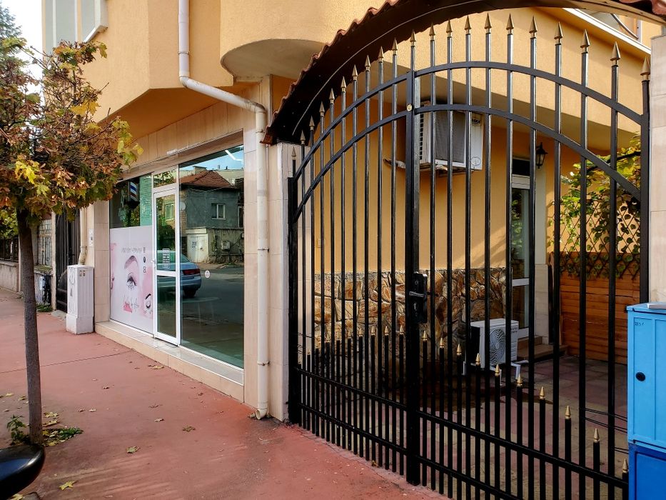 Дава се под наем Офис в Пазарджик, Център - 50 кв.м за 255 € - Снимка #2