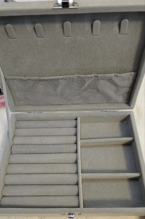 Бархатная шкатулка для украшений