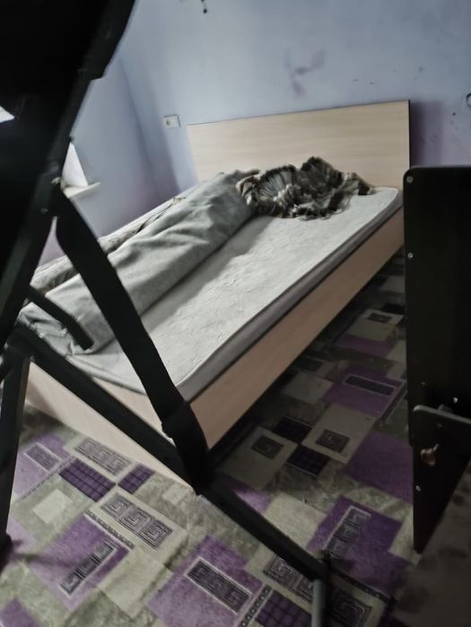 Кровать двуспальная, и детская манеж  в очень хорошем состоянии срочно