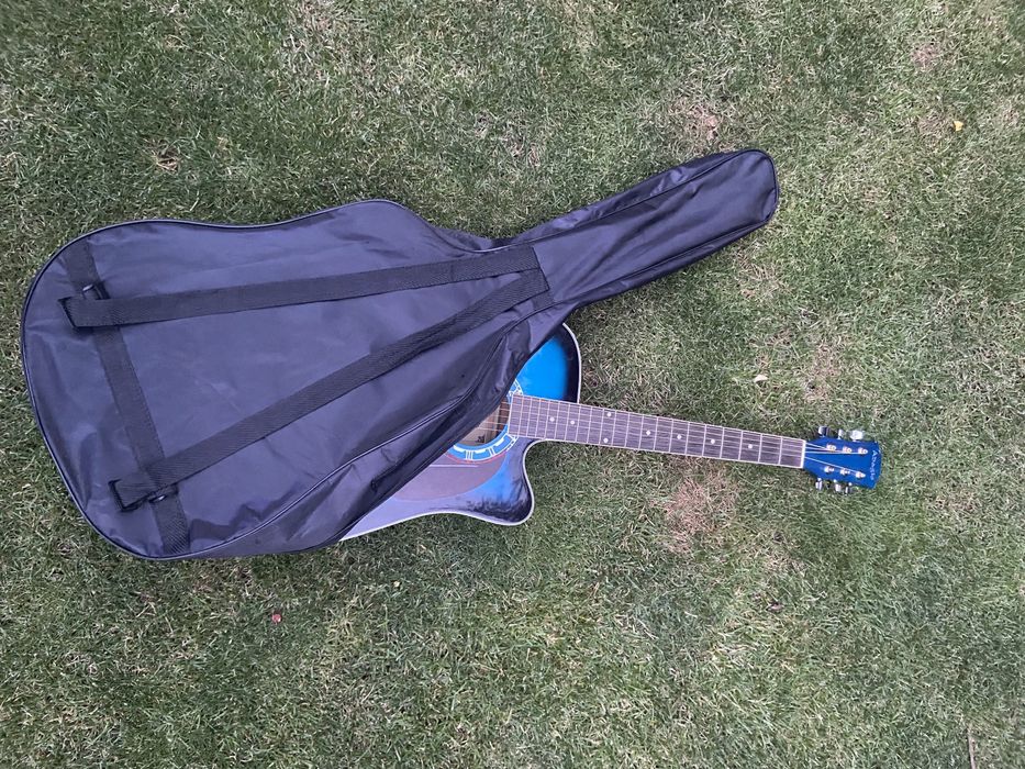 Акустическая гитара