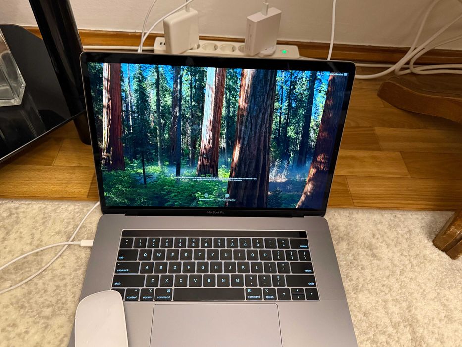 Macbook Pro 15,4" model A1990 2019 touch bar i7 16gb 256Gb
