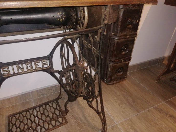 Masina cusut singer funcțională foarte veche