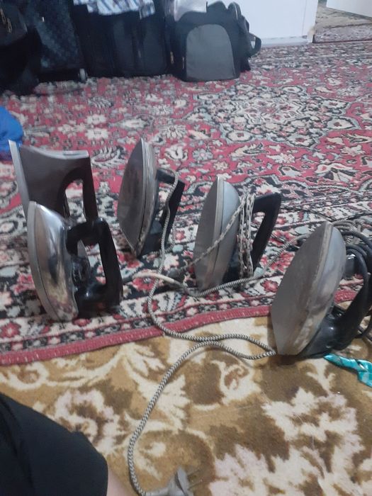 Прадаётся утюги электрический