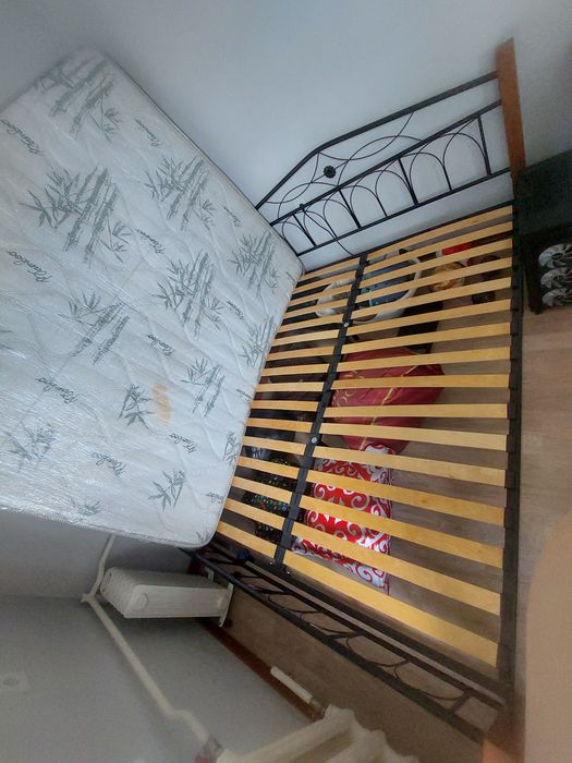 Продам двуспальную кровать