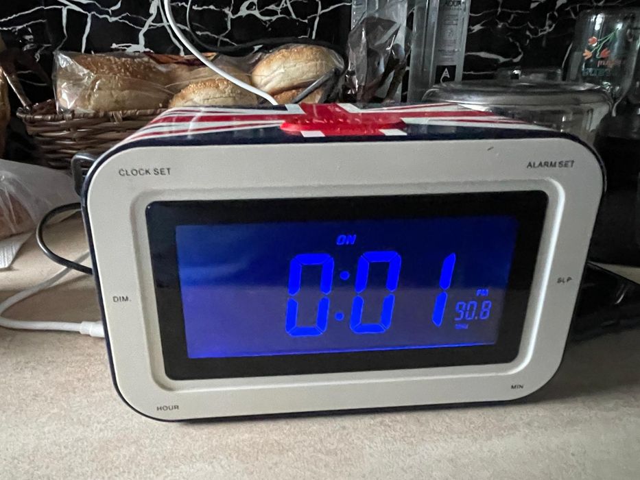Radio ceas la priza și cu baterie 9V
