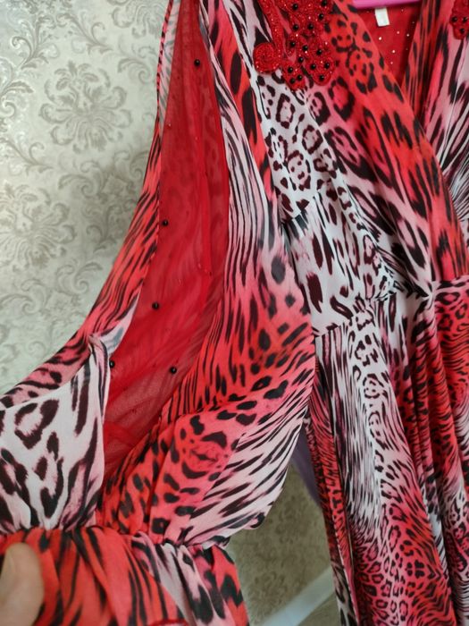 Платье в красном цвете