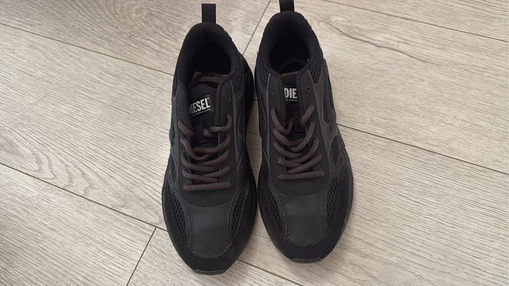 Кроссовки женские  DIESEL