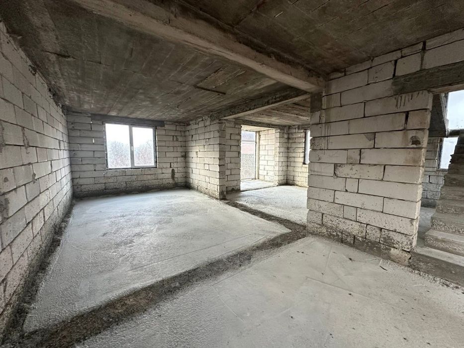 Jumătate de duplex / Duplex întreg la roșu in Săsar, Baia Mare