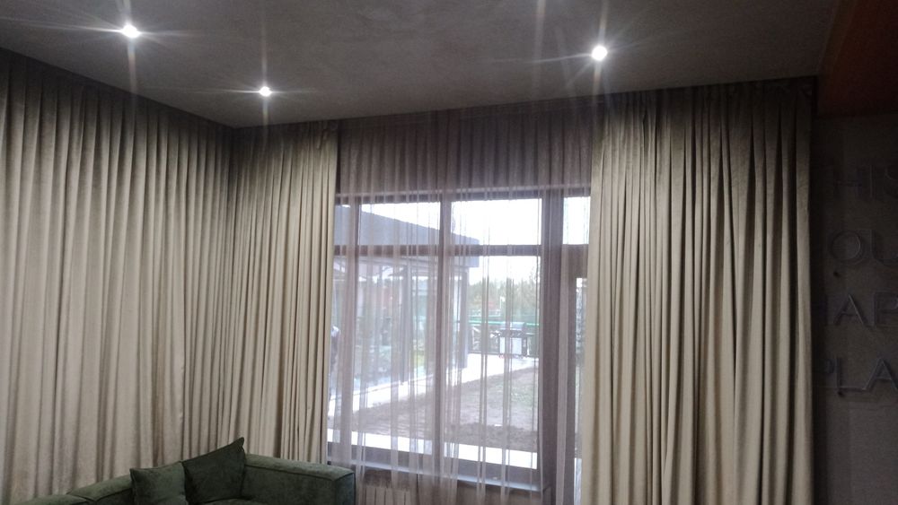 Установка потолочных карнизов.