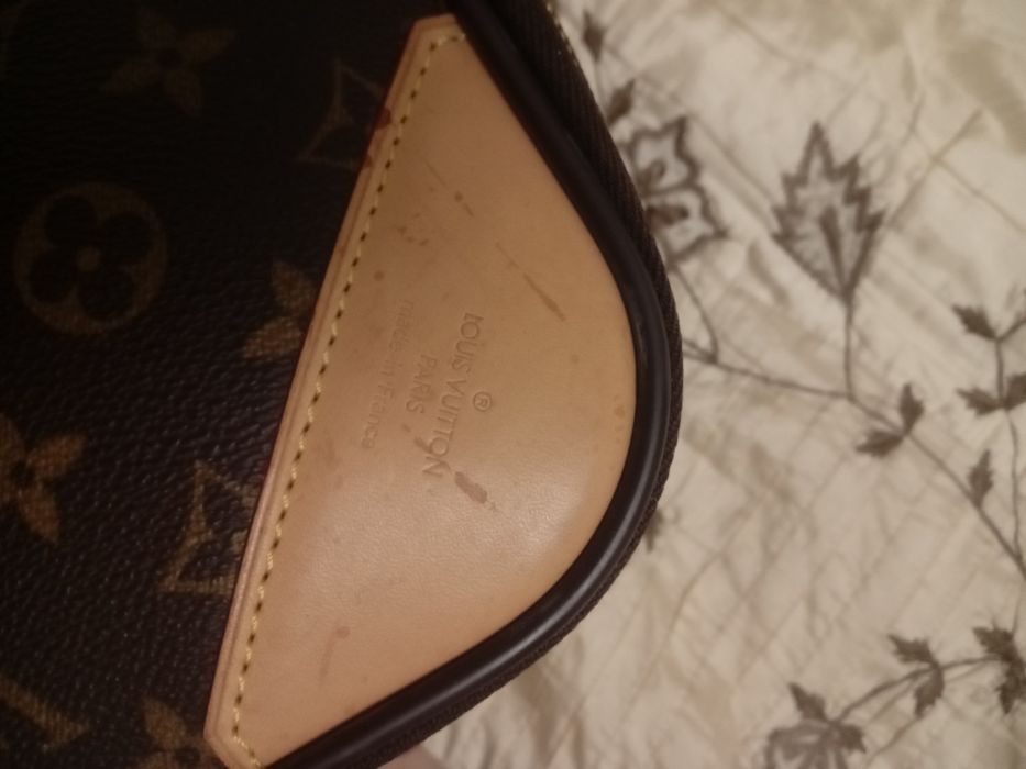 Чемодан Loyis Vuitton.