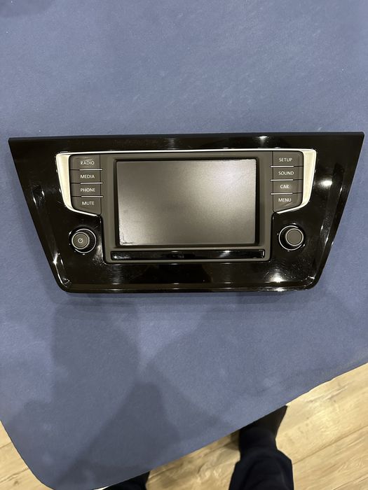 VW Touran 5T1 , оригинален дисплей за MIB1