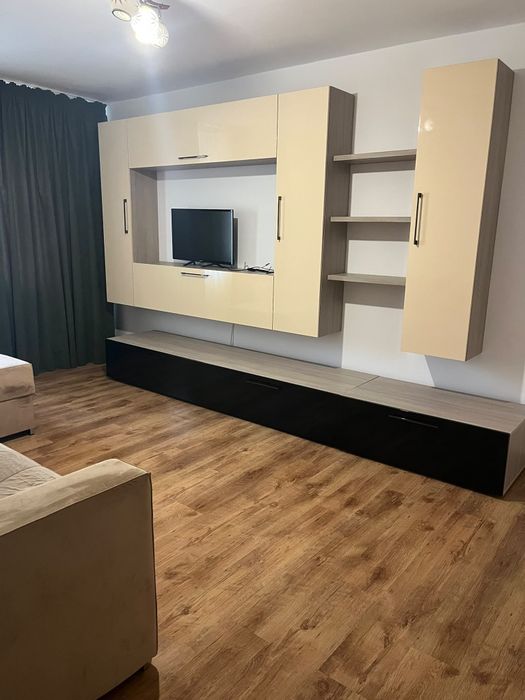 Apartament 3 camere de închiriat