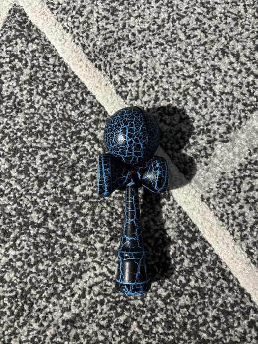 Kendama albastra