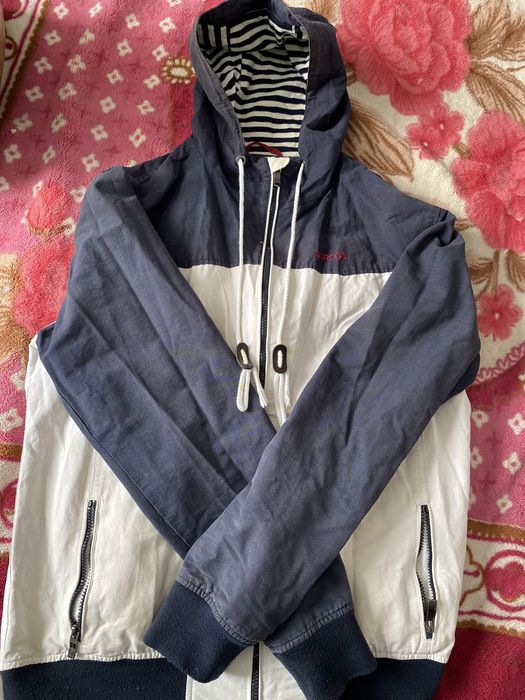 Куртка легкаЯ оригинал Across