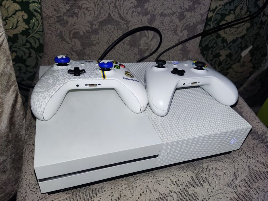 Xbox one s 500 гб в идеальном состоянии